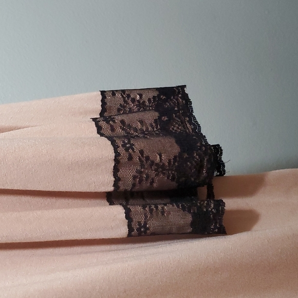 FOREVER 21 Creamy Peach Asymmetrical Stretchy Tunic Dress w/Blk Lace-EUC-Sz SP - Picture 4 of 17